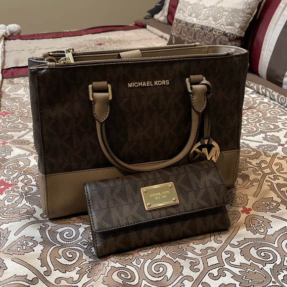 Authentic Michael Kors bag - Picture 1 of 3
